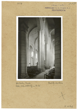 Vorschaubild Preuilly-sur-Claise: Abteikirche, Inneres, Blick durch das Mittelschiff von NO